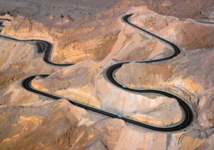 The Jebel Hafeet Mountain Road: Exploring the Arabian Landscapes
