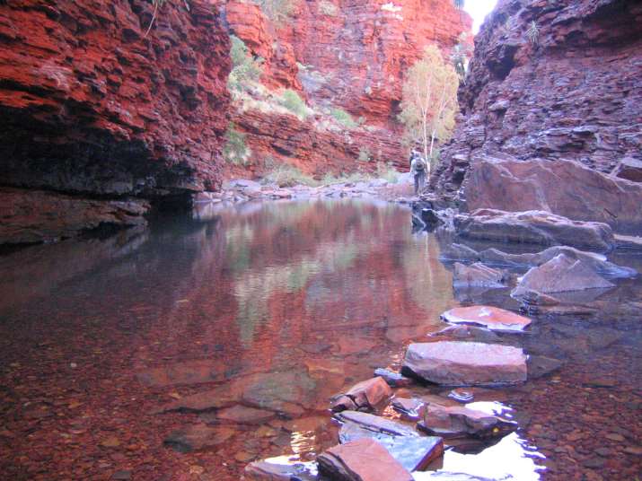 swimming-in-karijini